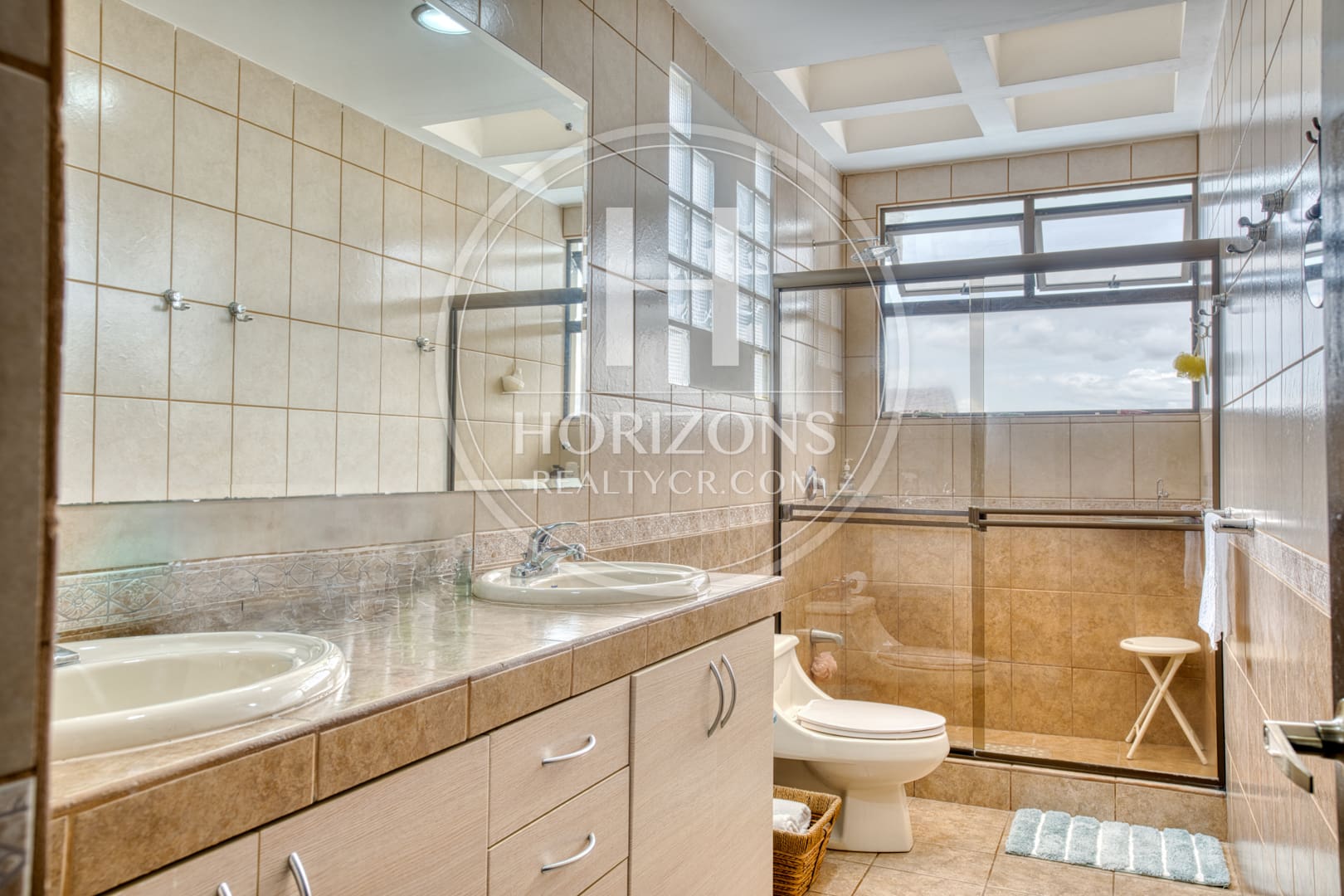 Moderna Casa con Jardín Amplio en Residencial Altamonte Curridabat 3 Habitaciones 6 Parqueos NJA1361JB