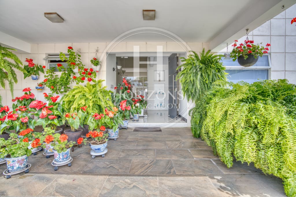 Moderna Casa con Jardín Amplio en Residencial Altamonte Curridabat 3 Habitaciones 6 Parqueos NJA1361JB