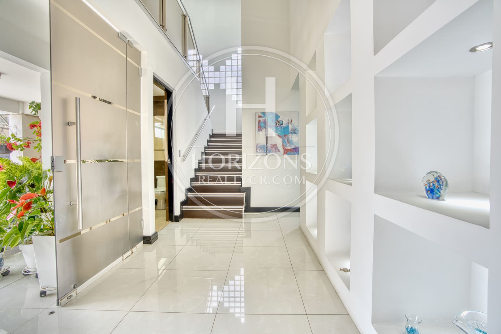Moderna Casa con Jardín Amplio en Residencial Altamonte Curridabat 3 Habitaciones 6 Parqueos NJA1361JB