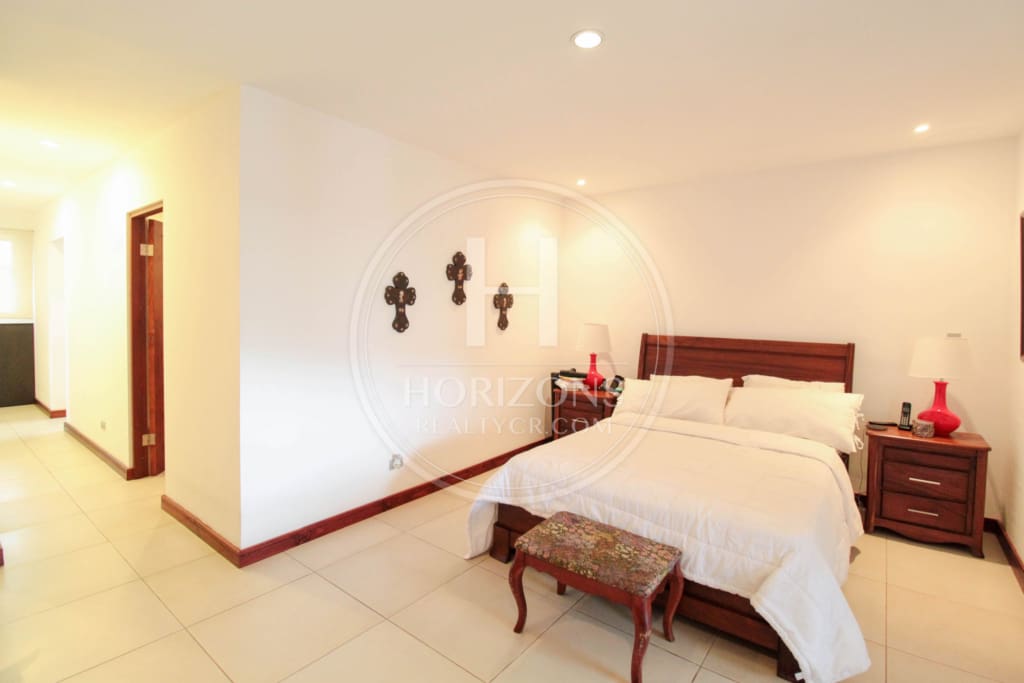 Se Vende Moderna Casa en Condominio Rialto en Sabanilla 3 Habitaciones y Oficina noj1097