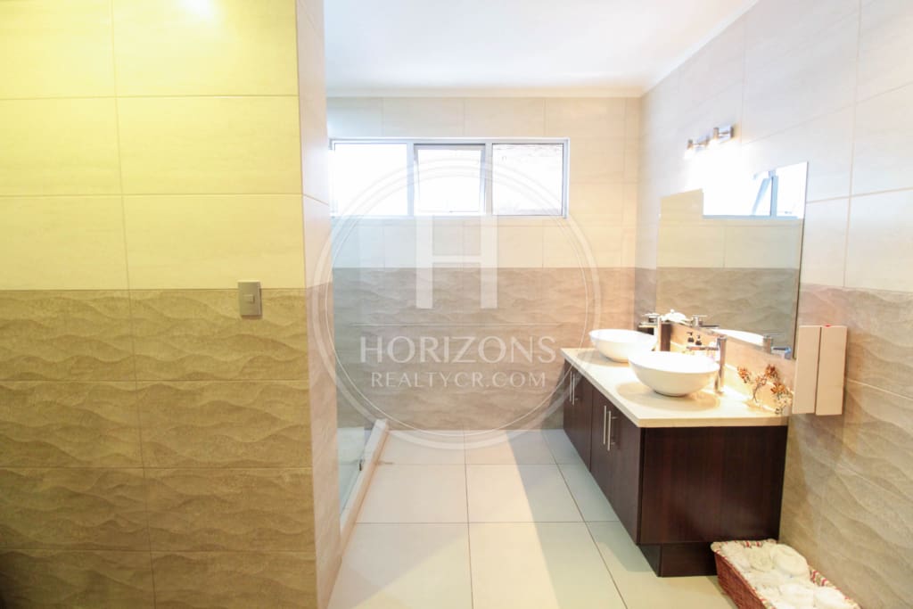 Se Vende Moderna Casa en Condominio Rialto en Sabanilla 3 Habitaciones y Oficina noj1097