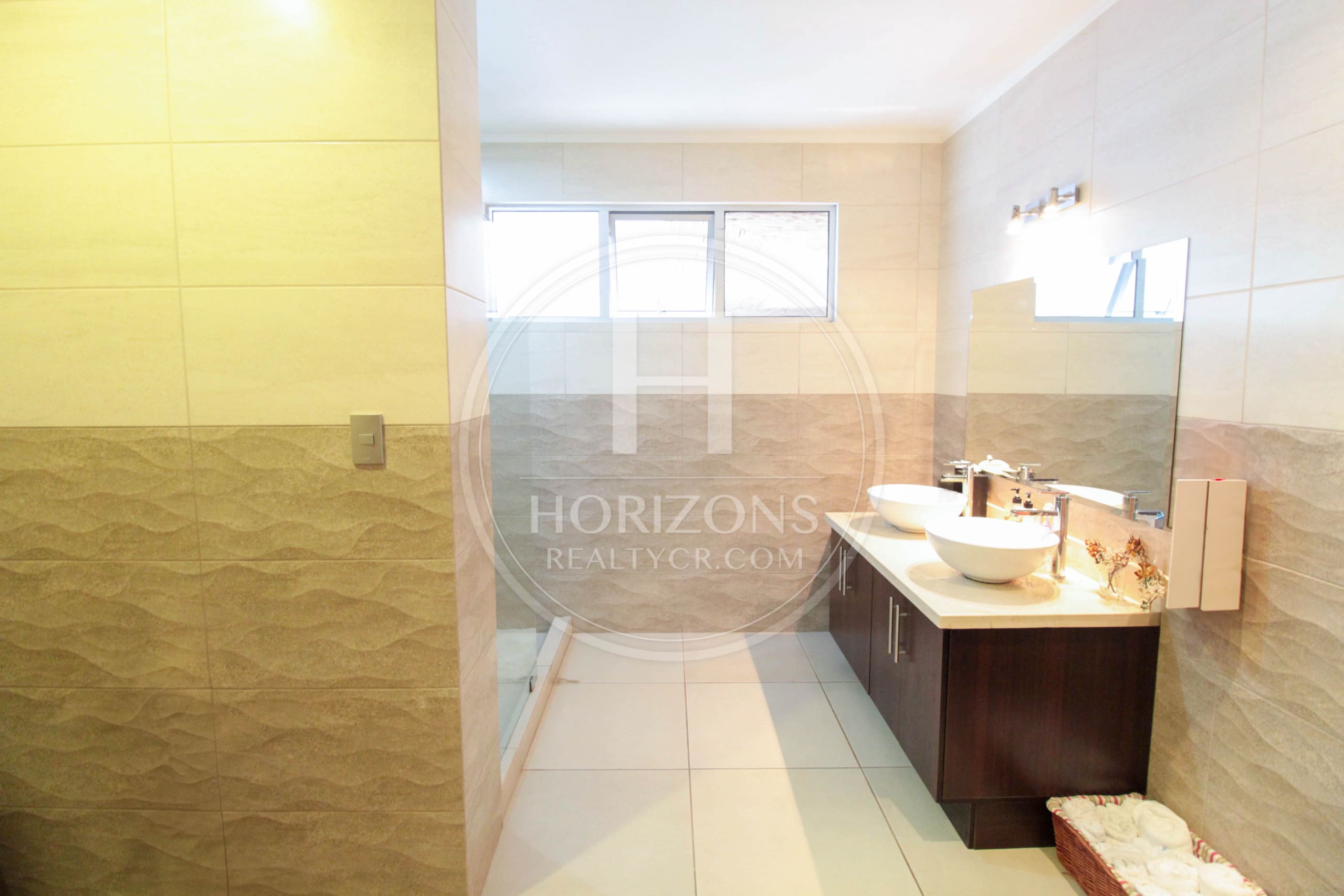 Se Vende Moderna Casa en Condominio Rialto en Sabanilla 3 Habitaciones y Oficina noj1097
