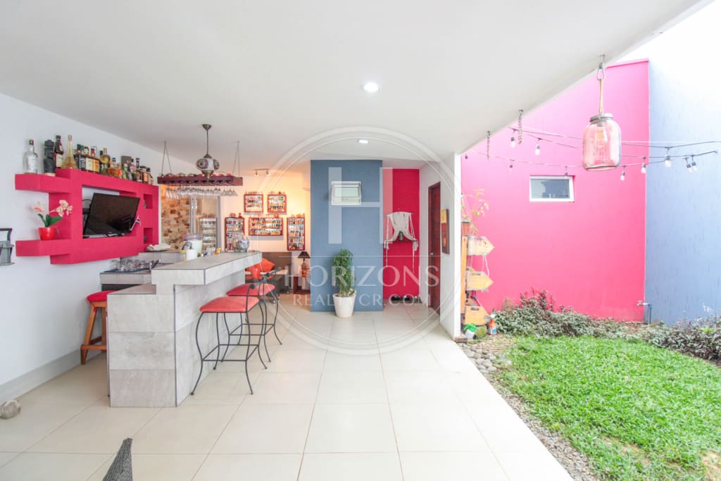 Se Vende Moderna Casa en Condominio Rialto en Sabanilla 3 Habitaciones y Oficina noj1097