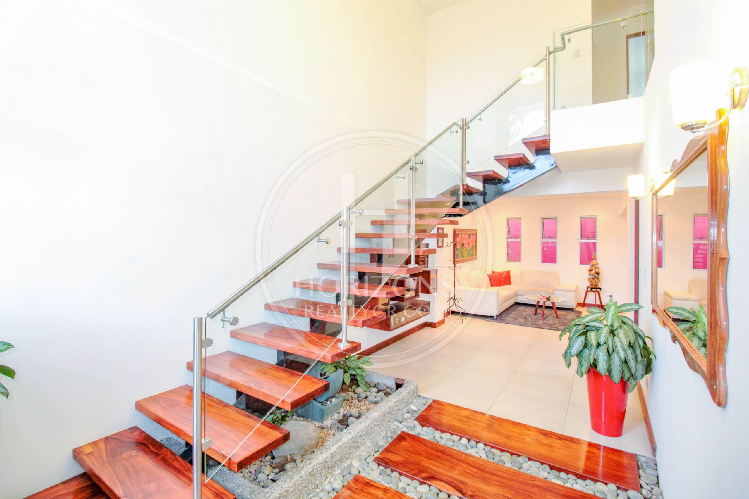Se Vende Moderna Casa en Condominio Rialto en Sabanilla 3 Habitaciones y Oficina noj1097