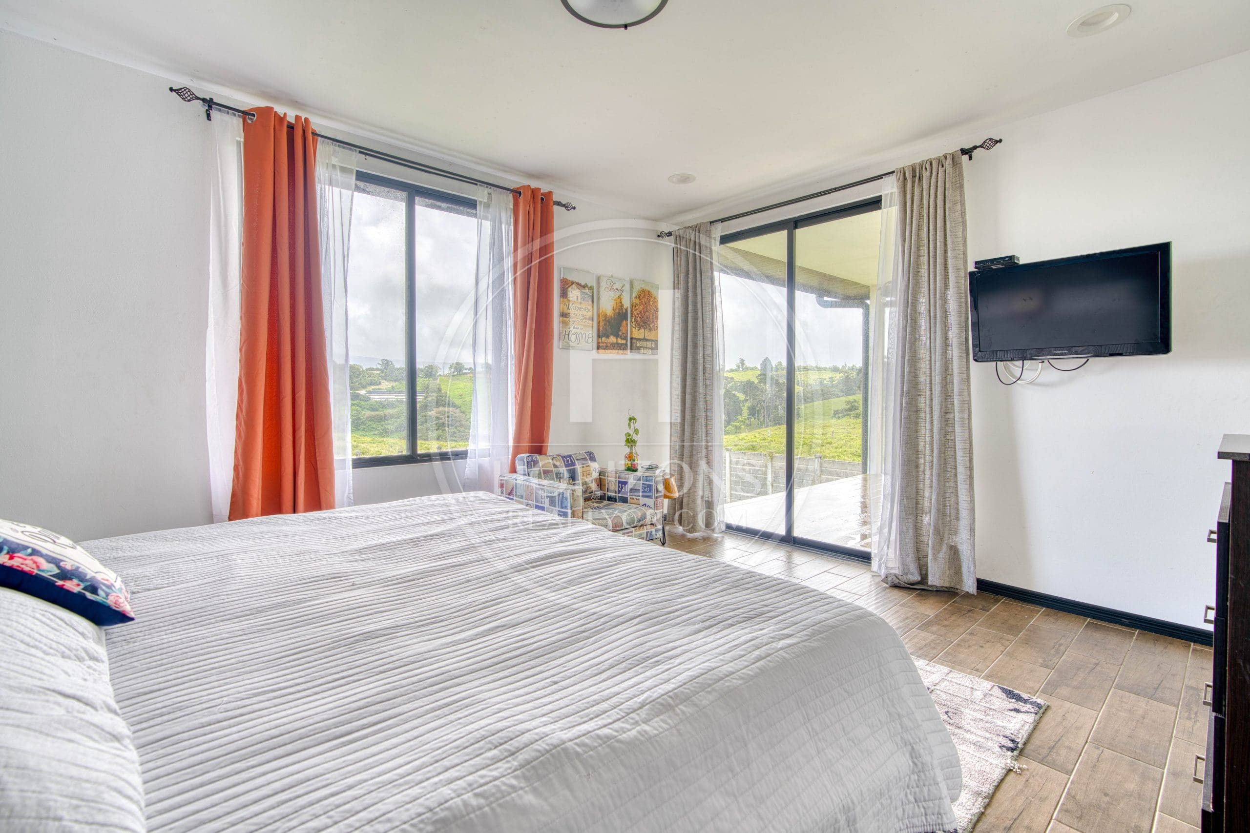 Casa independiente con Vista a la Montaña en Platanares de Moravia 4 Habitaciones noj1124