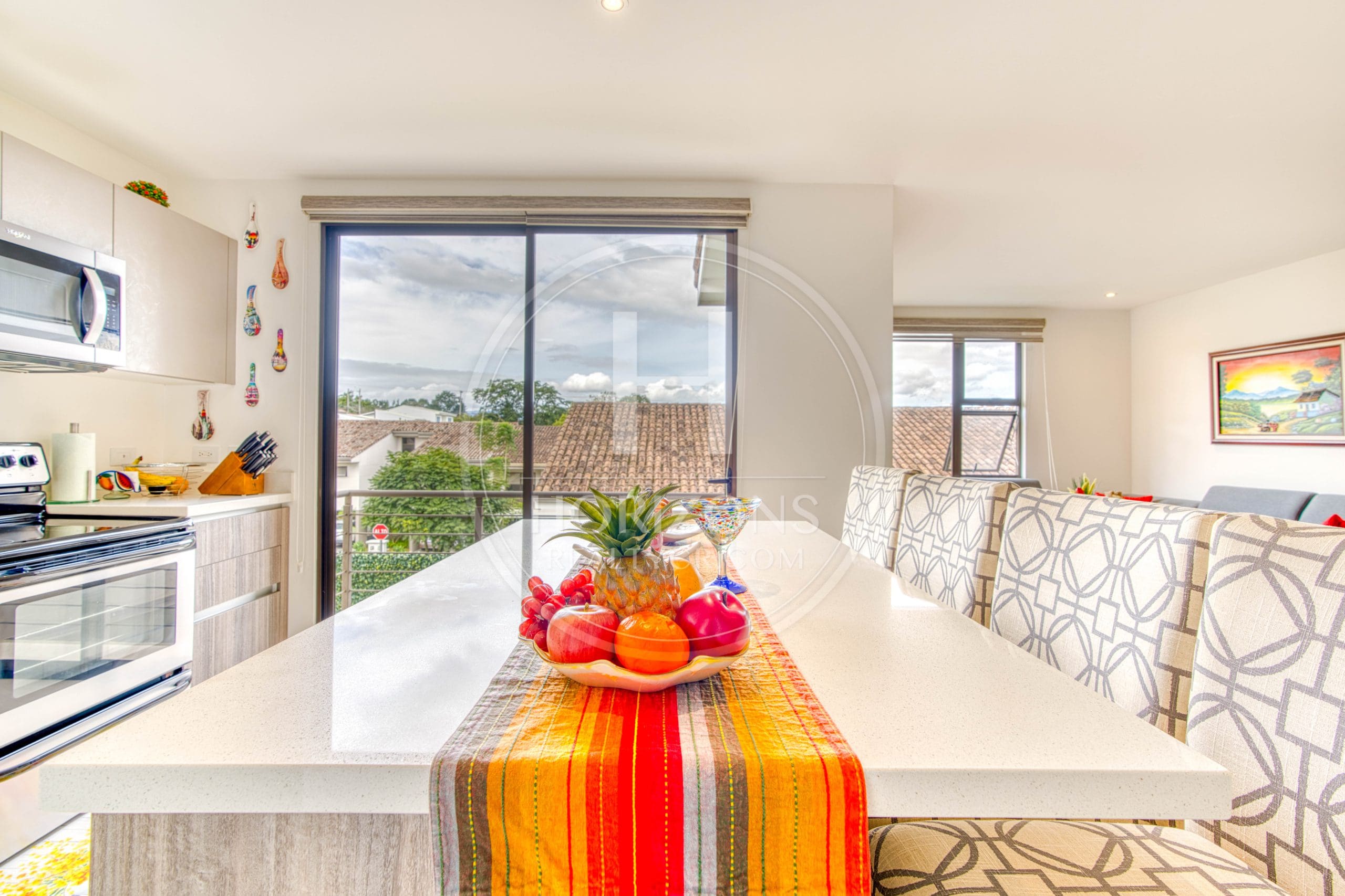 Casa en Venta en Condominio La Estefana con Jardín Privado y 4 Parqueos noj1104
