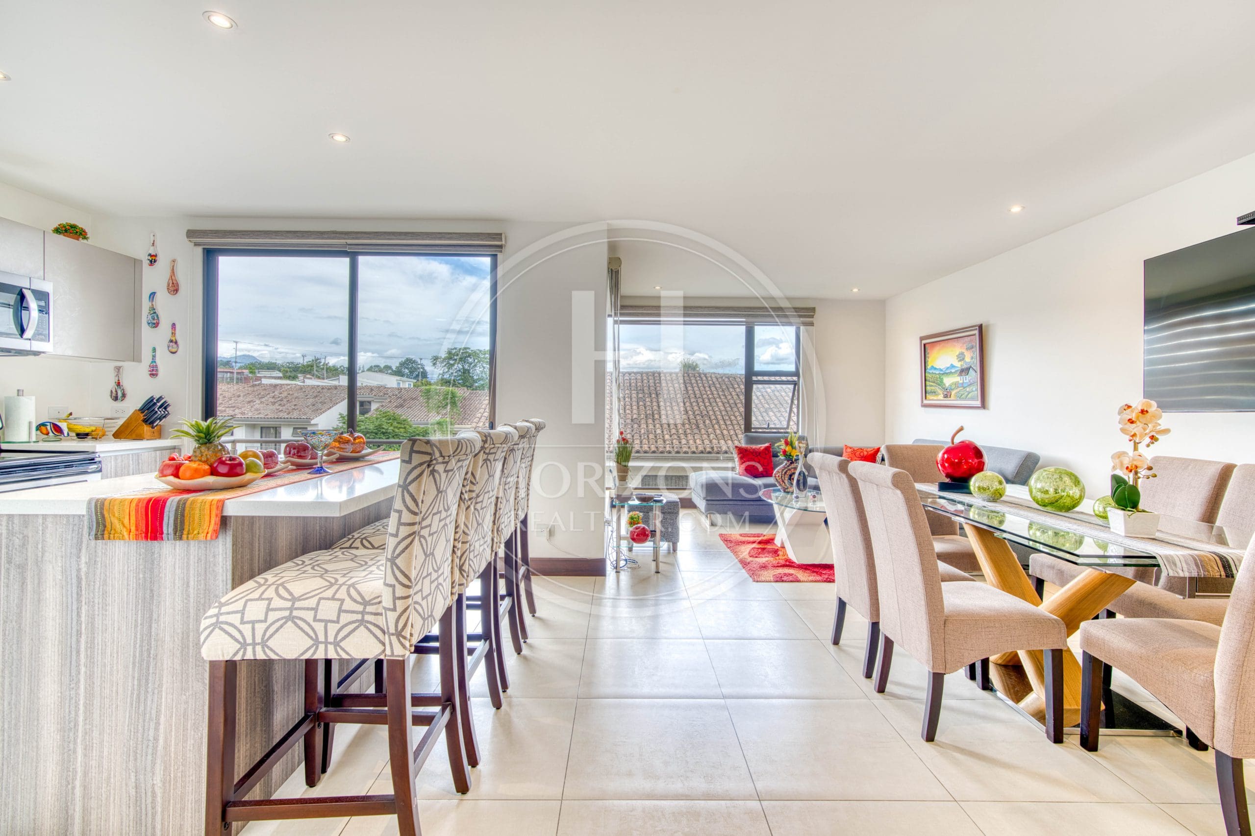 Casa en Venta en Condominio La Estefana con Jardín Privado y 4 Parqueos noj1104