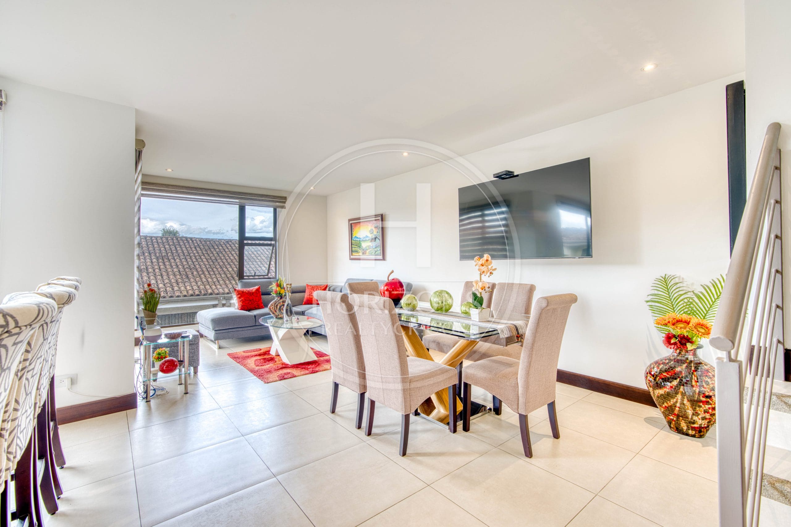 Casa en Venta en Condominio La Estefana con Jardín Privado y 4 Parqueos noj1104