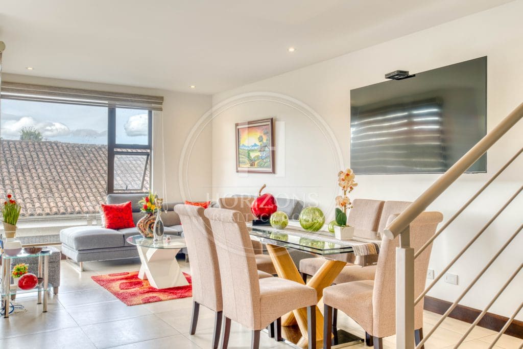 Casa en Venta en Condominio La Estefana con Jardín Privado y 4 Parqueos noj1104