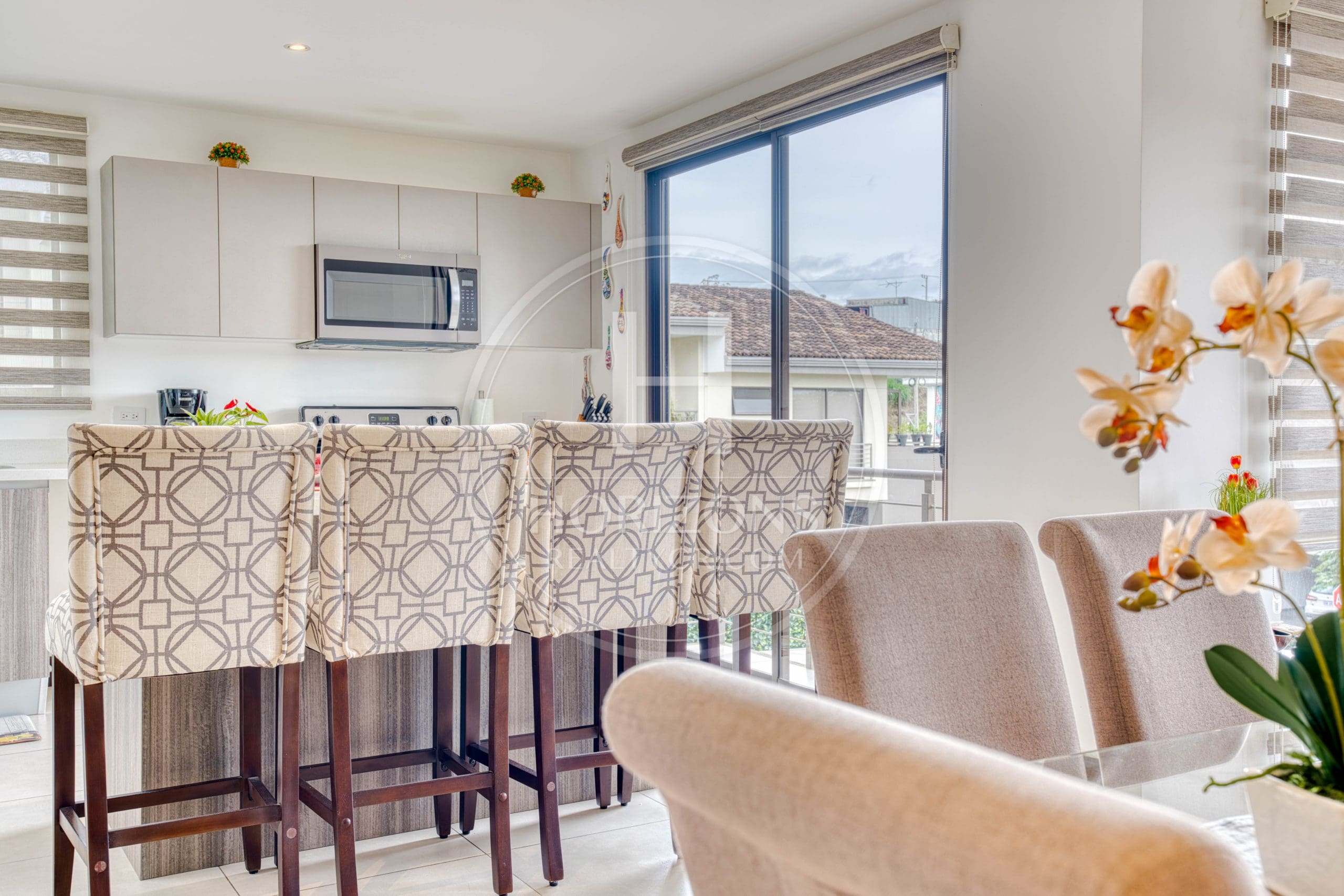 Casa en Venta en Condominio La Estefana con Jardín Privado y 4 Parqueos noj1104