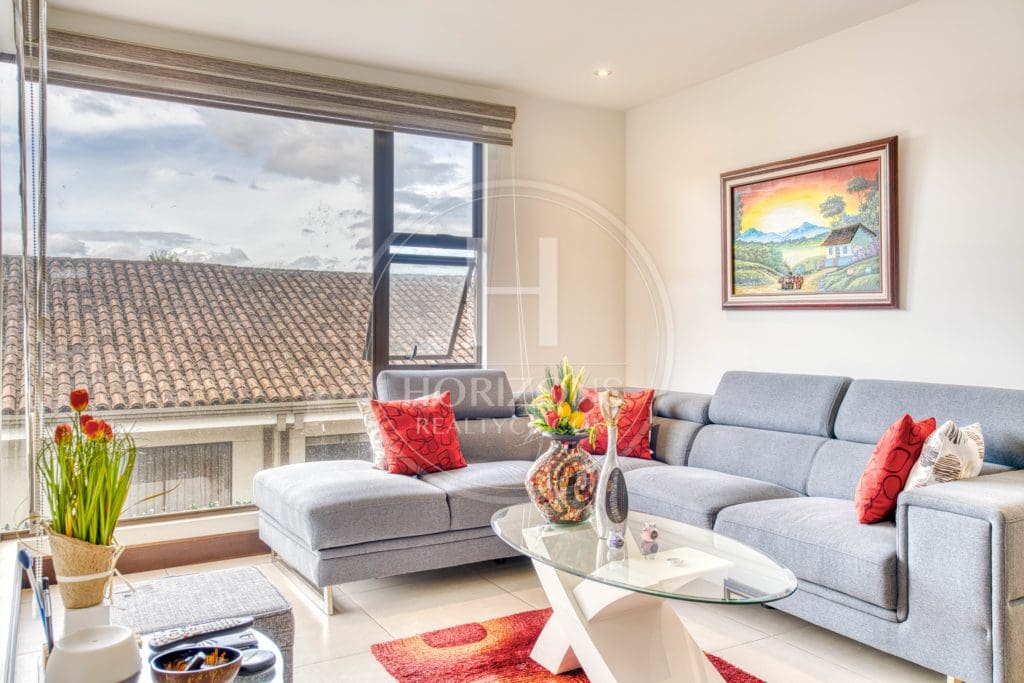 Casa en Venta en Condominio La Estefana con Jardín Privado y 4 Parqueos noj1104