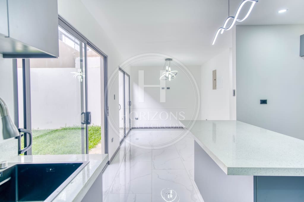 Para Estrenar Casa Moderna en Distrito San Juan con 3 Habitaciones y 3 Parqueos noj1113