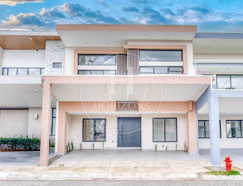 Casa Nueva En Condominio Distrito San Juan 4 Habitaciones Una En Primer Nivel Más Oficina Noj1108
