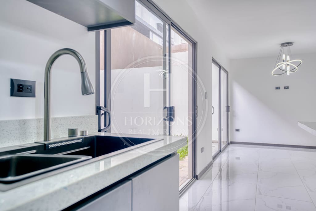 Para Estrenar Casa Moderna en Distrito San Juan con 3 Habitaciones y 3 Parqueos noj1113