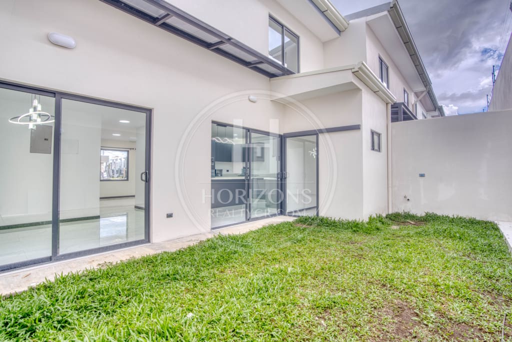 Para Estrenar Casa Moderna en Distrito San Juan con 3 Habitaciones y 3 Parqueos noj1113