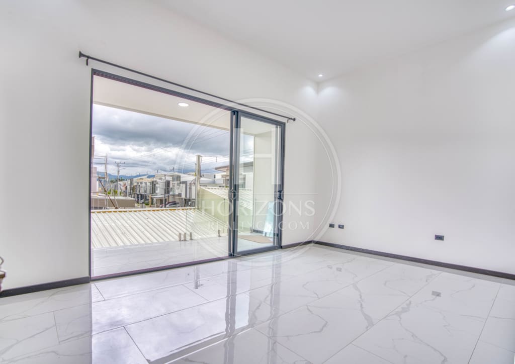 Para Estrenar Casa Moderna en Distrito San Juan con 3 Habitaciones y 3 Parqueos noj1113
