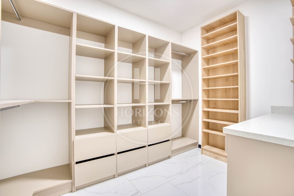 Para Estrenar Casa Moderna en Distrito San Juan con 3 Habitaciones y 3 Parqueos noj1113