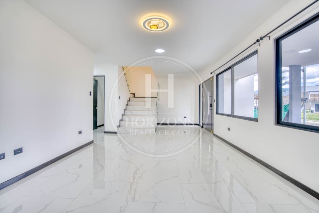 Para Estrenar Casa Moderna en Distrito San Juan con 3 Habitaciones y 3 Parqueos noj1113