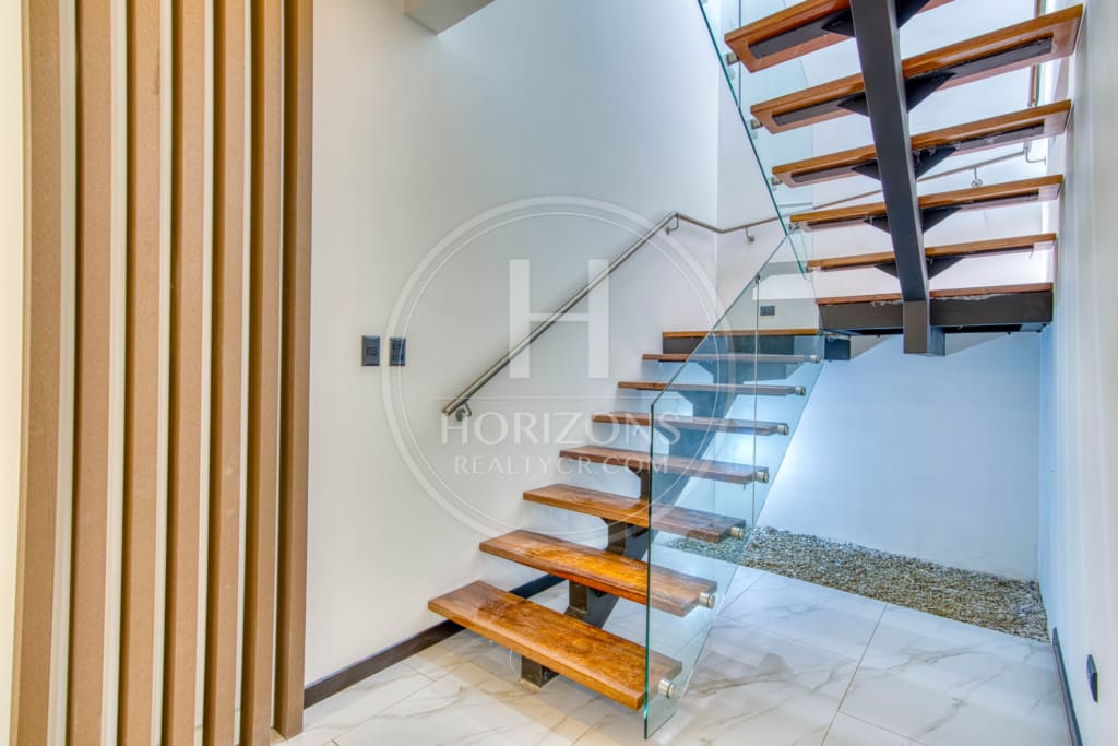 Casa Nueva en Condominio Distrito San Juan 4 Habitaciones Una en Primer Nivel Más Oficina noj1108