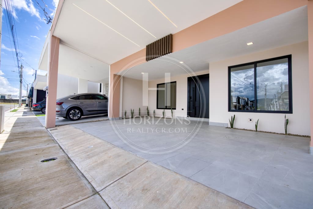 Casa Nueva en Condominio Distrito San Juan 4 Habitaciones Una en Primer Nivel Más Oficina noj1108