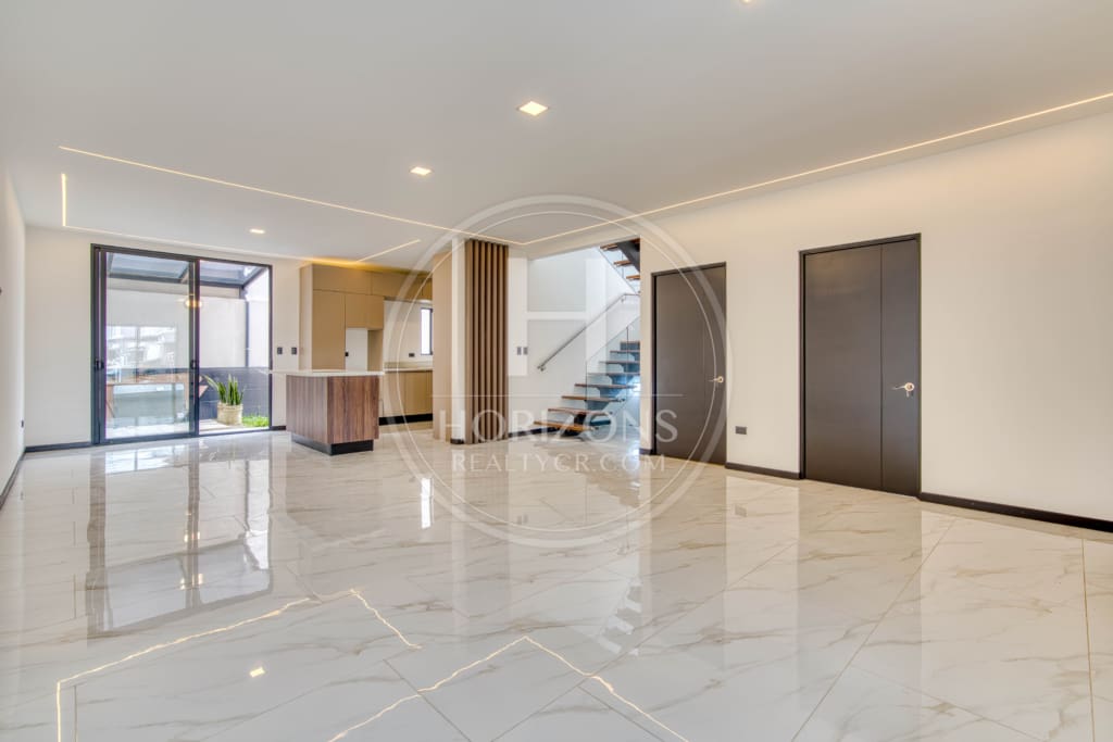 Casa Nueva en Condominio Distrito San Juan 4 Habitaciones Una en Primer Nivel Más Oficina noj1108