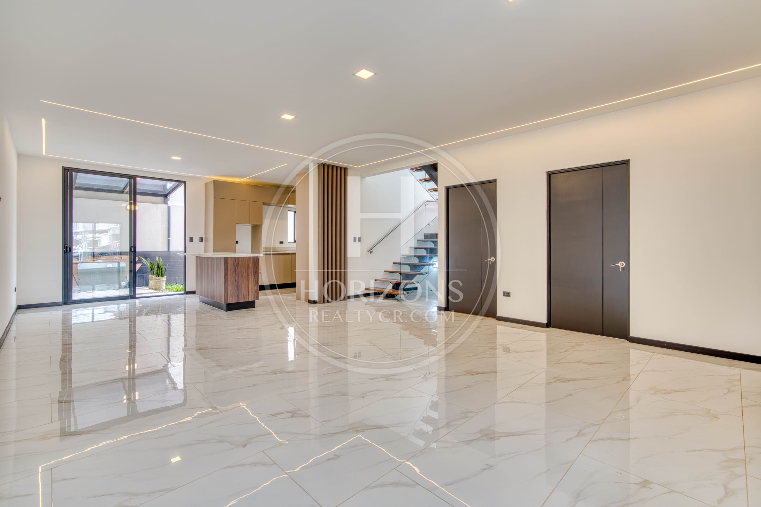 Casa Nueva en Condominio Distrito San Juan 4 Habitaciones Una en Primer Nivel Más Oficina noj1108