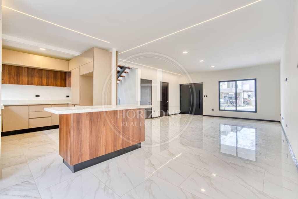 Casa Nueva en Condominio Distrito San Juan 4 Habitaciones Una en Primer Nivel Más Oficina noj1108