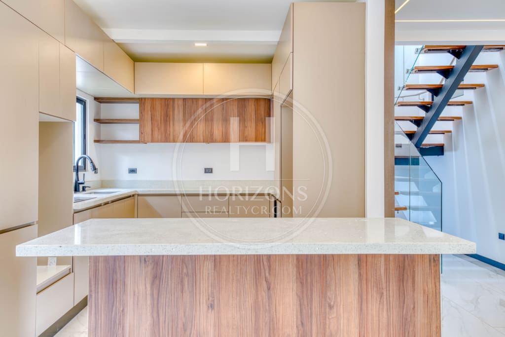 Casa Nueva en Condominio Distrito San Juan 4 Habitaciones Una en Primer Nivel Más Oficina noj1108