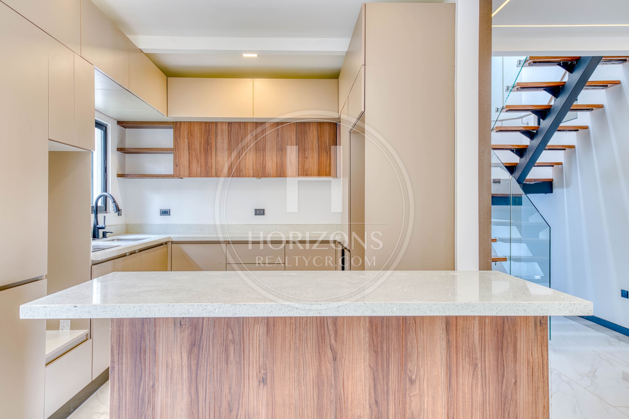 Casa Nueva en Condominio Distrito San Juan 4 Habitaciones Una en Primer Nivel Más Oficina noj1108