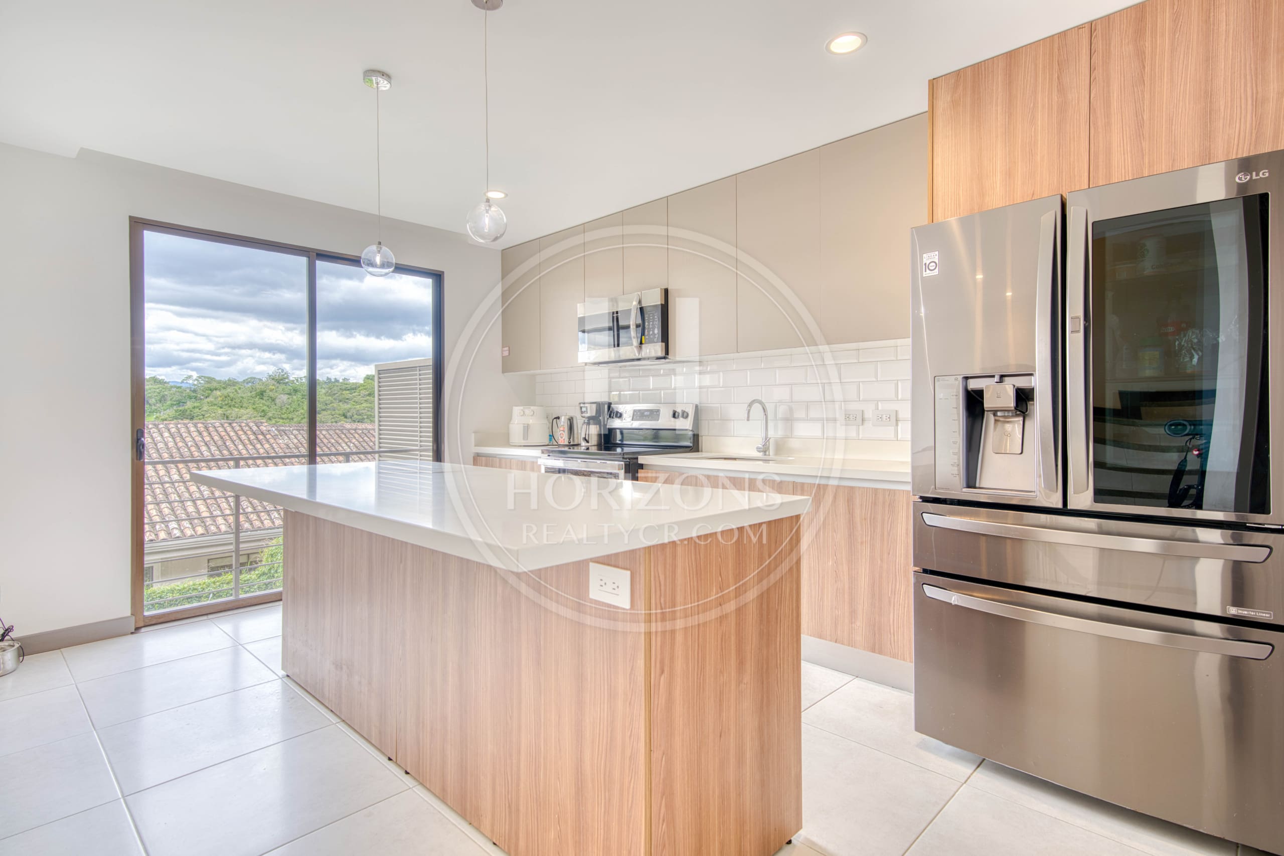 Casa en Venta en Condominio La Estefana con Jardín Privado, 3 Habitaciones y 4 Parqueos noj1107