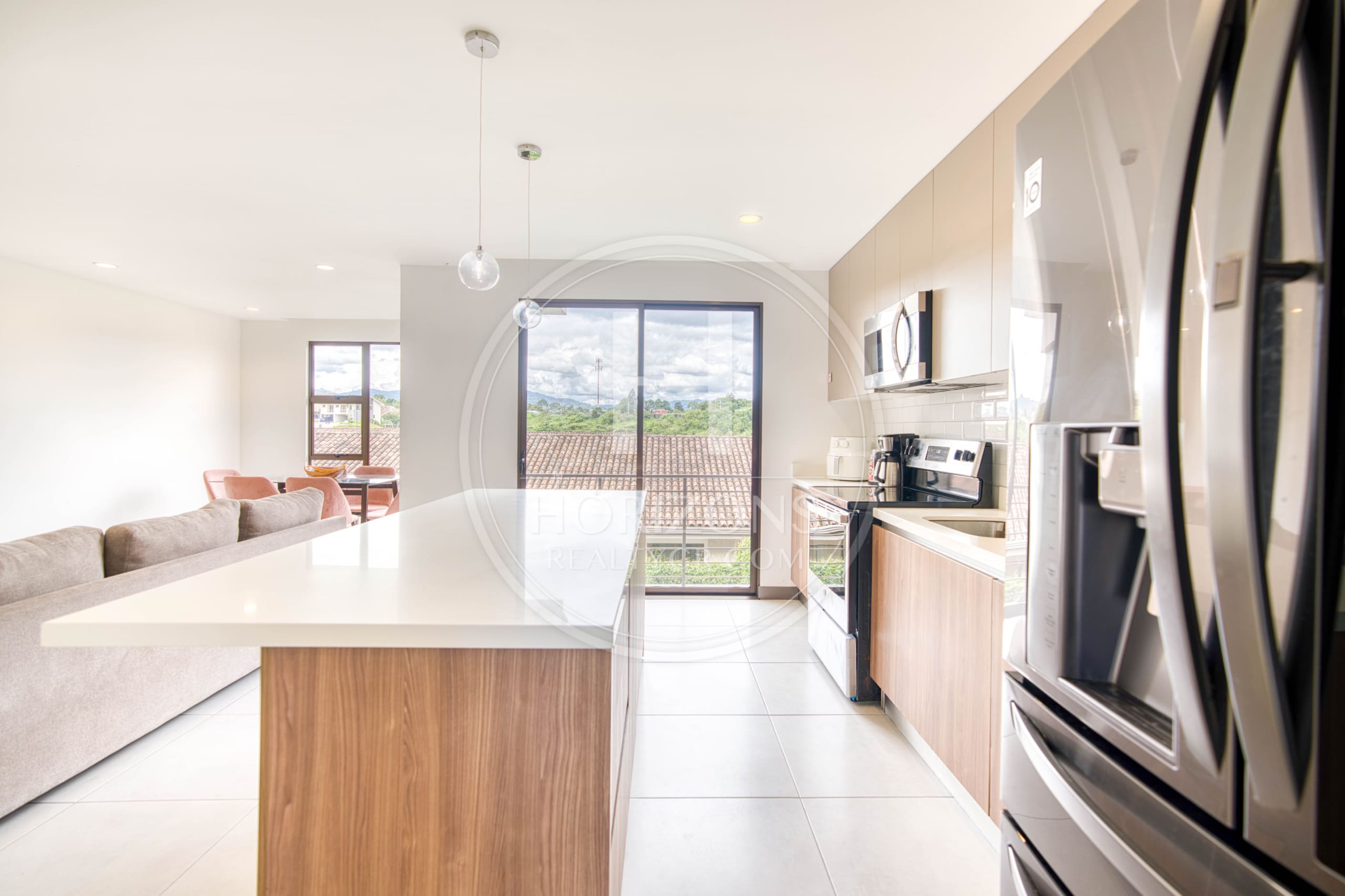 Casa en Venta en Condominio La Estefana con Jardín Privado, 3 Habitaciones y 4 Parqueos noj1107