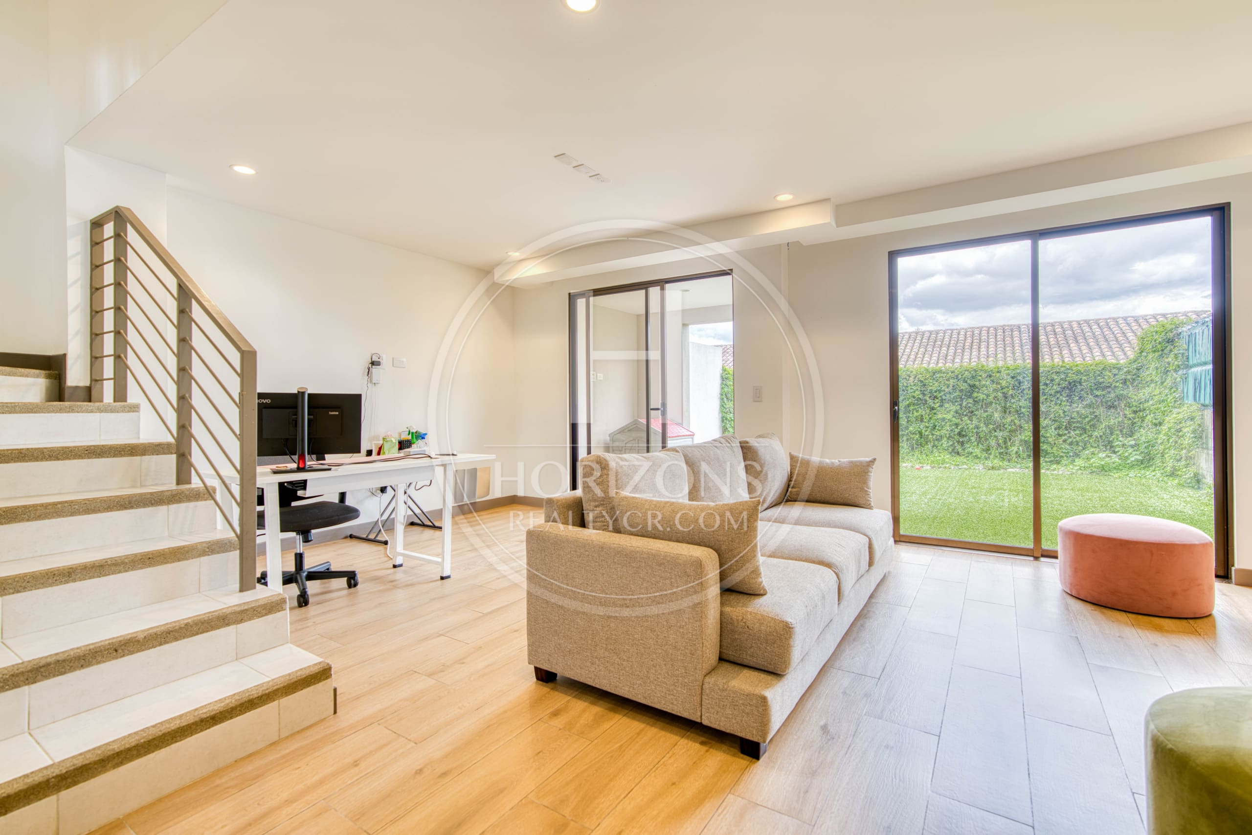 Casa en Venta en Condominio La Estefana con Jardín Privado, 3 Habitaciones y 4 Parqueos noj1107