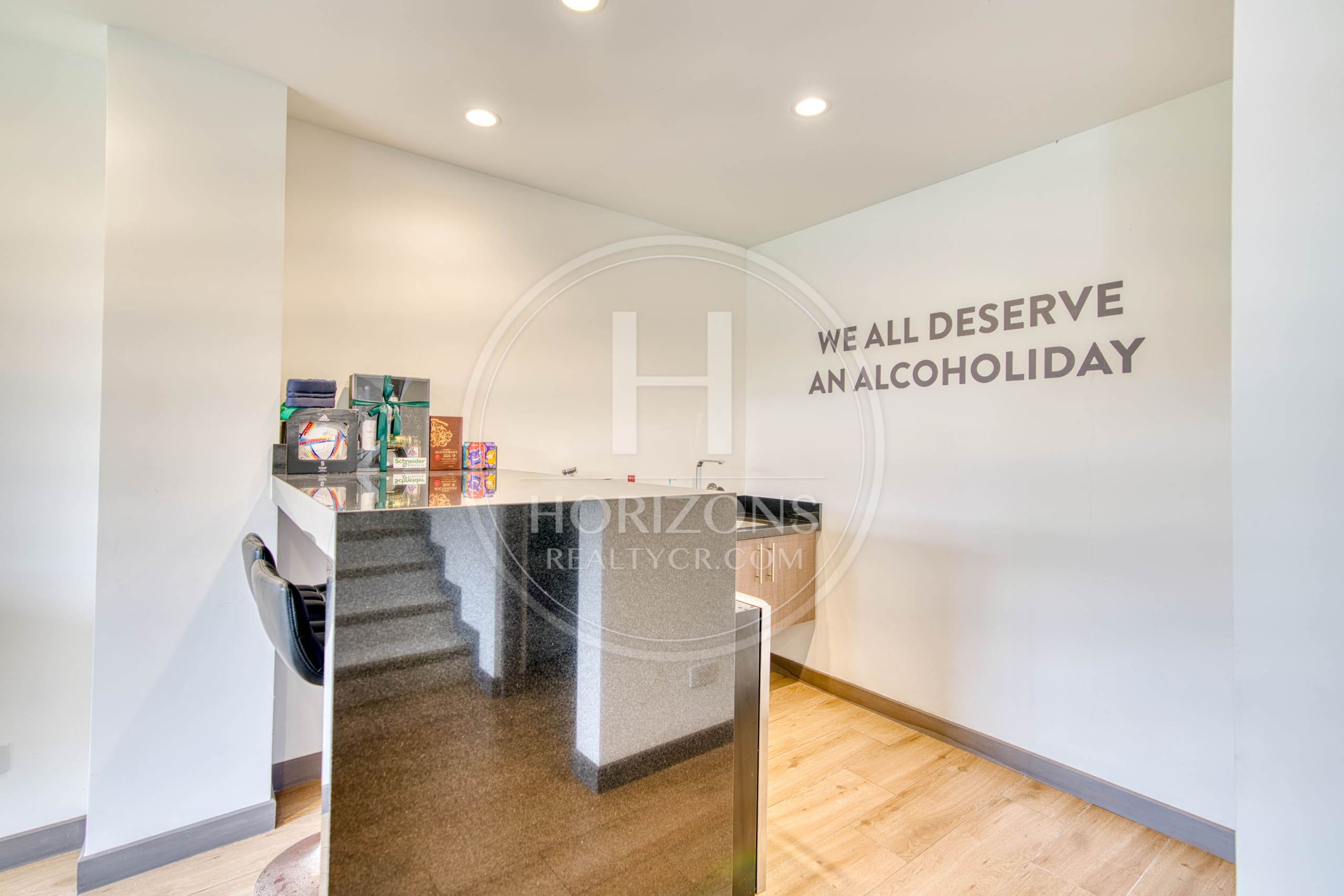 Casa en Venta en Condominio La Estefana con Jardín Privado, 3 Habitaciones y 4 Parqueos noj1107