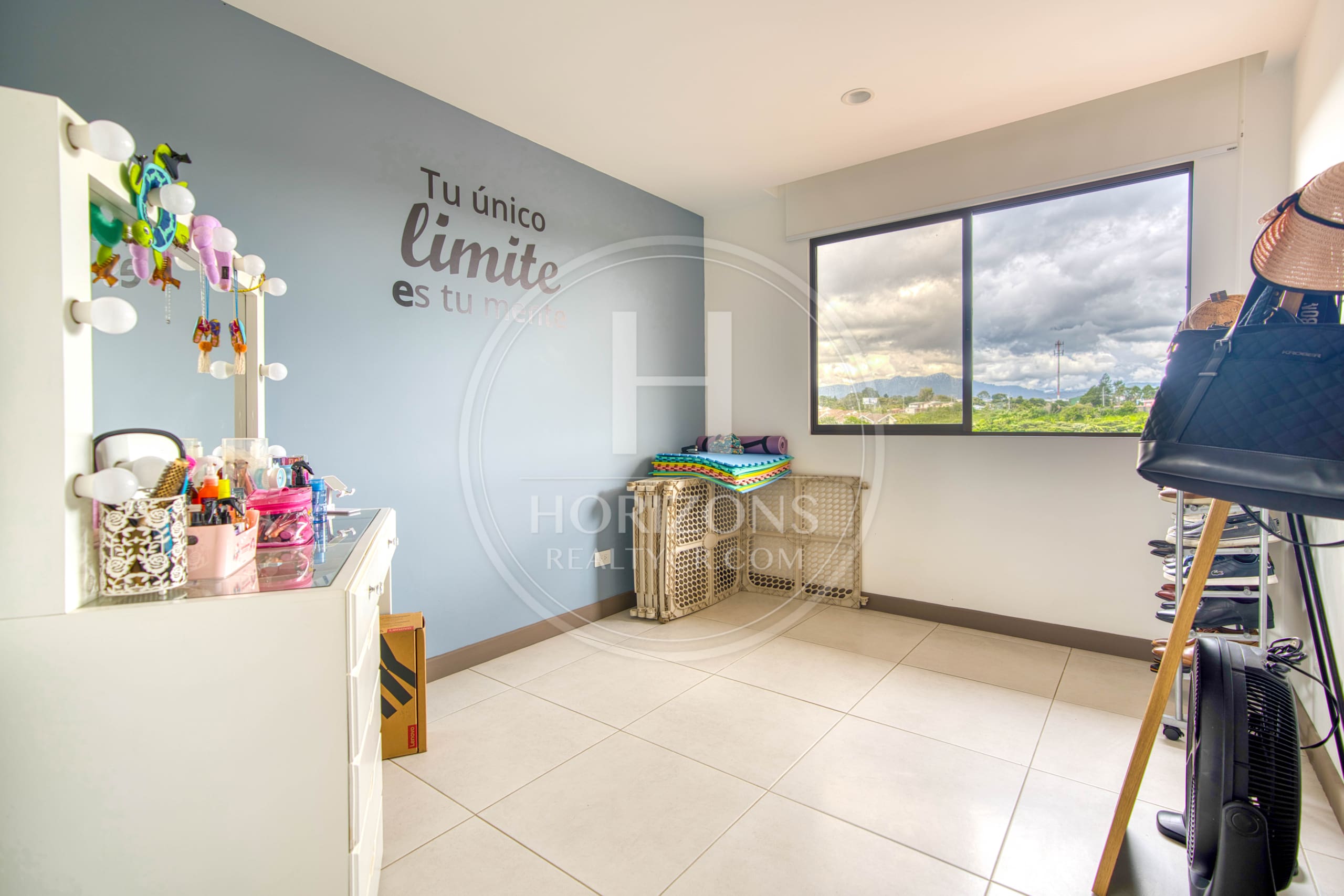 Casa en Venta en Condominio La Estefana con Jardín Privado, 3 Habitaciones y 4 Parqueos noj1107