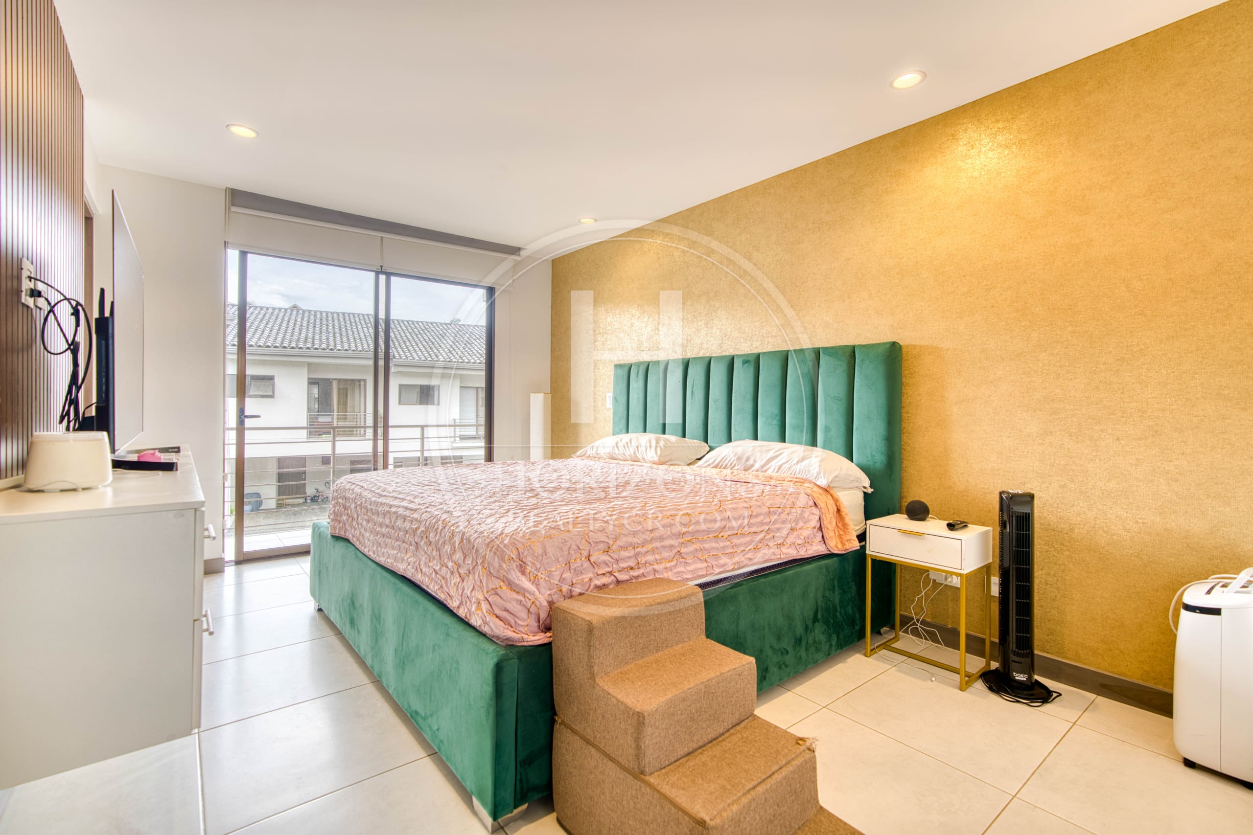 Casa en Venta en Condominio La Estefana con Jardín Privado, 3 Habitaciones y 4 Parqueos noj1107
