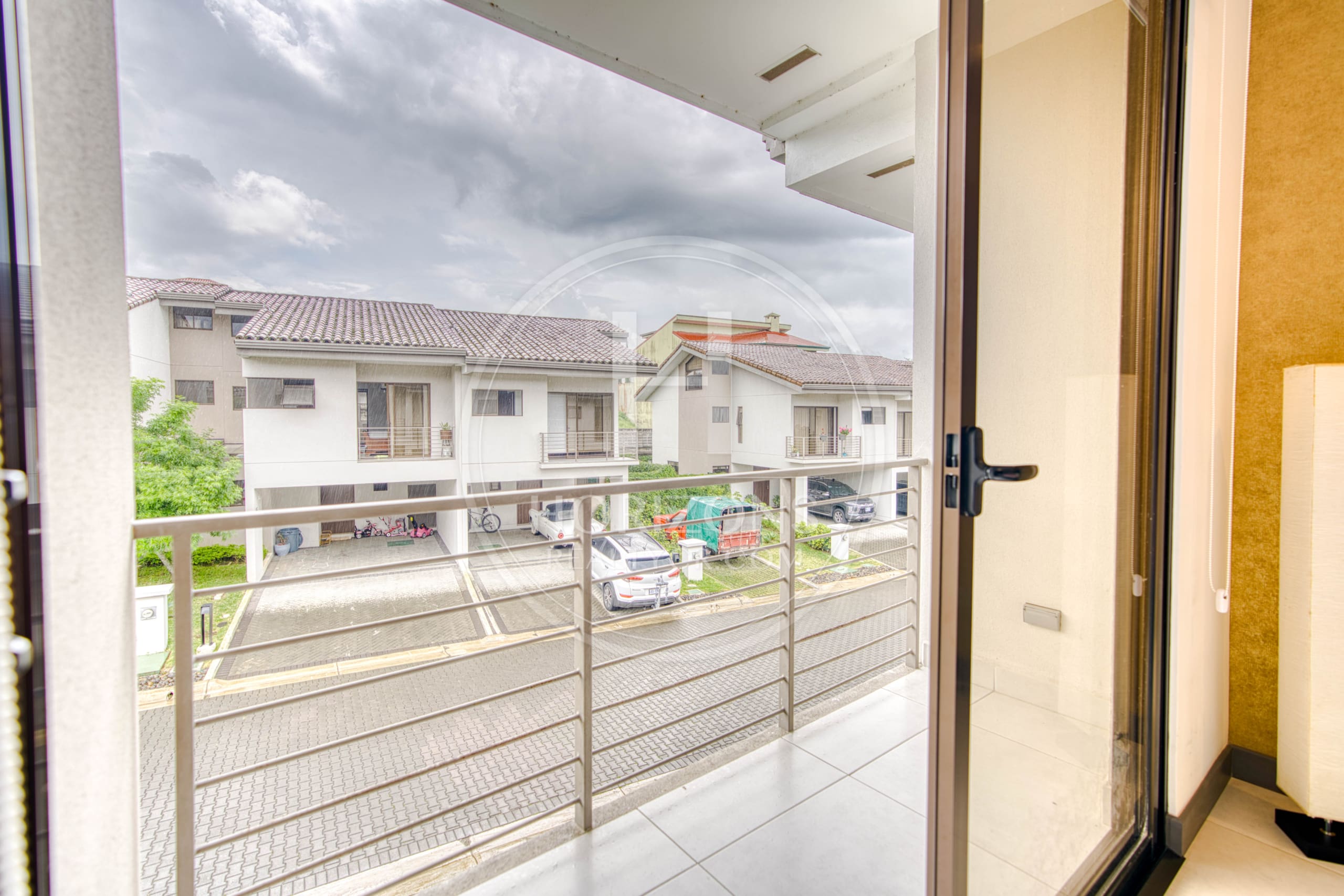 Casa en Venta en Condominio La Estefana con Jardín Privado, 3 Habitaciones y 4 Parqueos noj1107