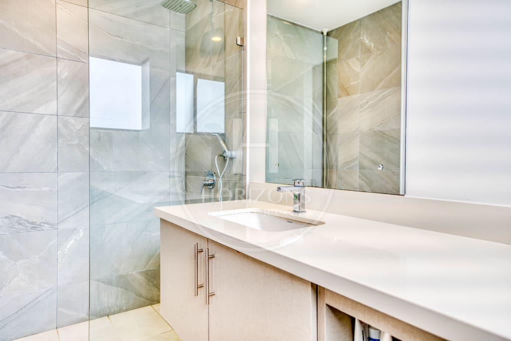 Casa en Venta en Condominio La Estefana con Jardín Privado, 3 Habitaciones y 4 Parqueos noj1107