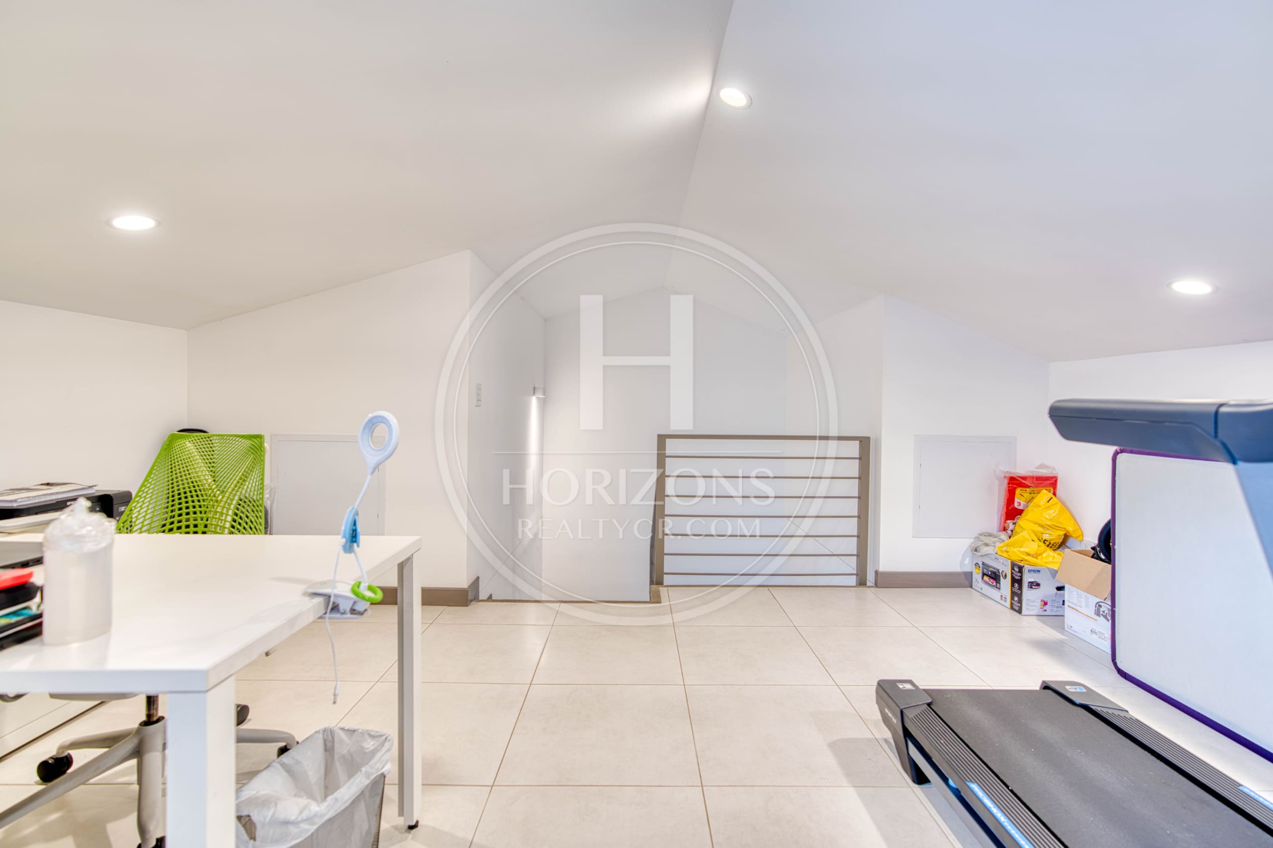 Casa en Venta en Condominio La Estefana con Jardín Privado, 3 Habitaciones y 4 Parqueos noj1107