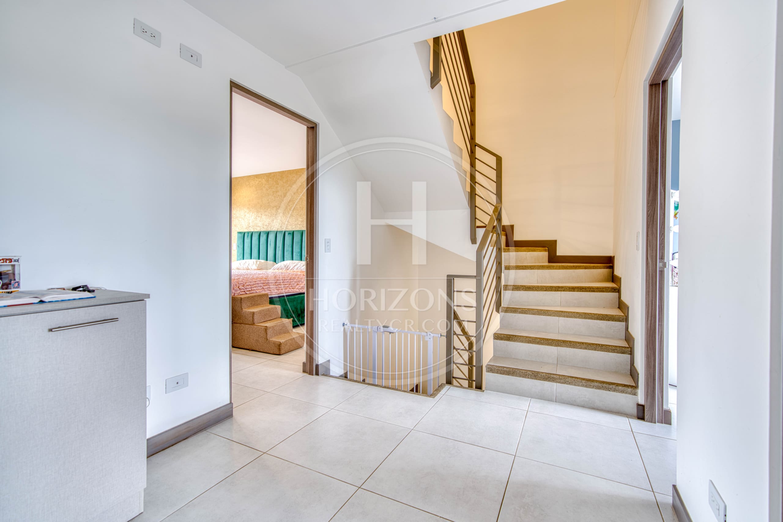 Casa en Venta en Condominio La Estefana con Jardín Privado, 3 Habitaciones y 4 Parqueos noj1107
