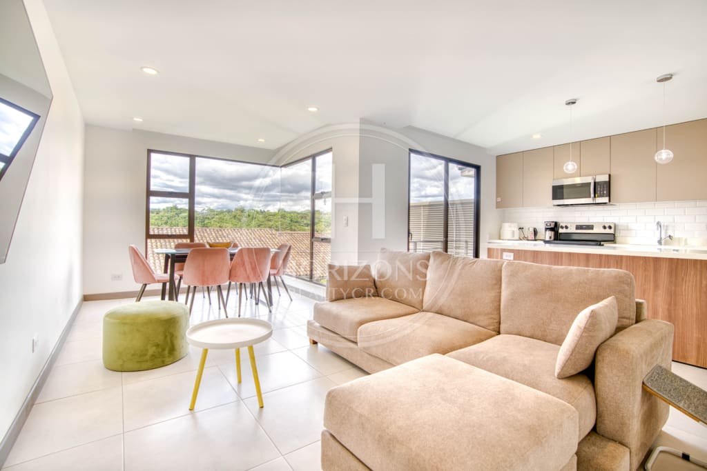 Casa en Venta en Condominio La Estefana con Jardín Privado, 3 Habitaciones y 4 Parqueos noj1107