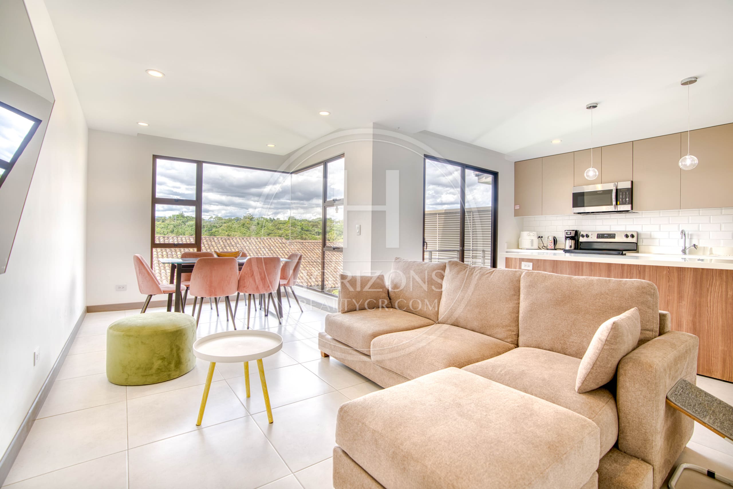 Casa en Venta en Condominio La Estefana con Jardín Privado, 3 Habitaciones y 4 Parqueos noj1107