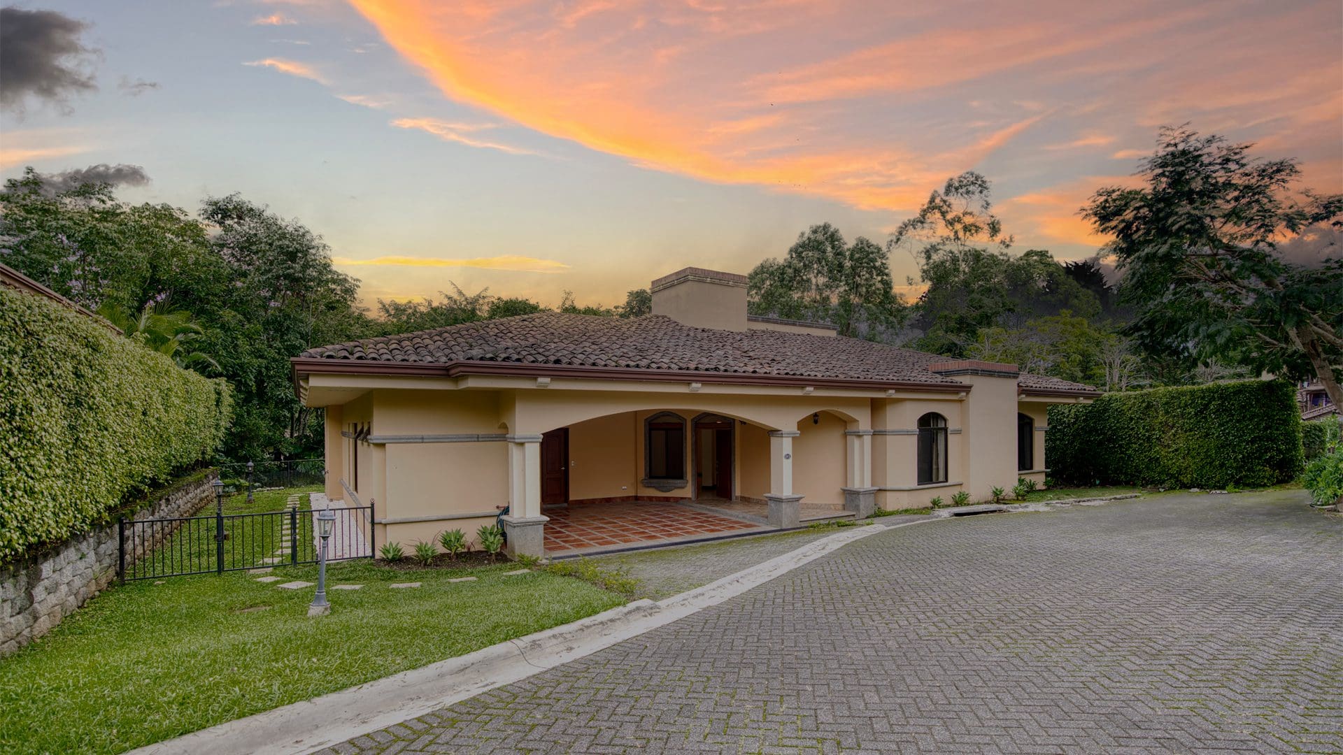 Se Alquila Casa De Un Nivel En Condominio Hacienda Gregal En Curridabat Noj1114