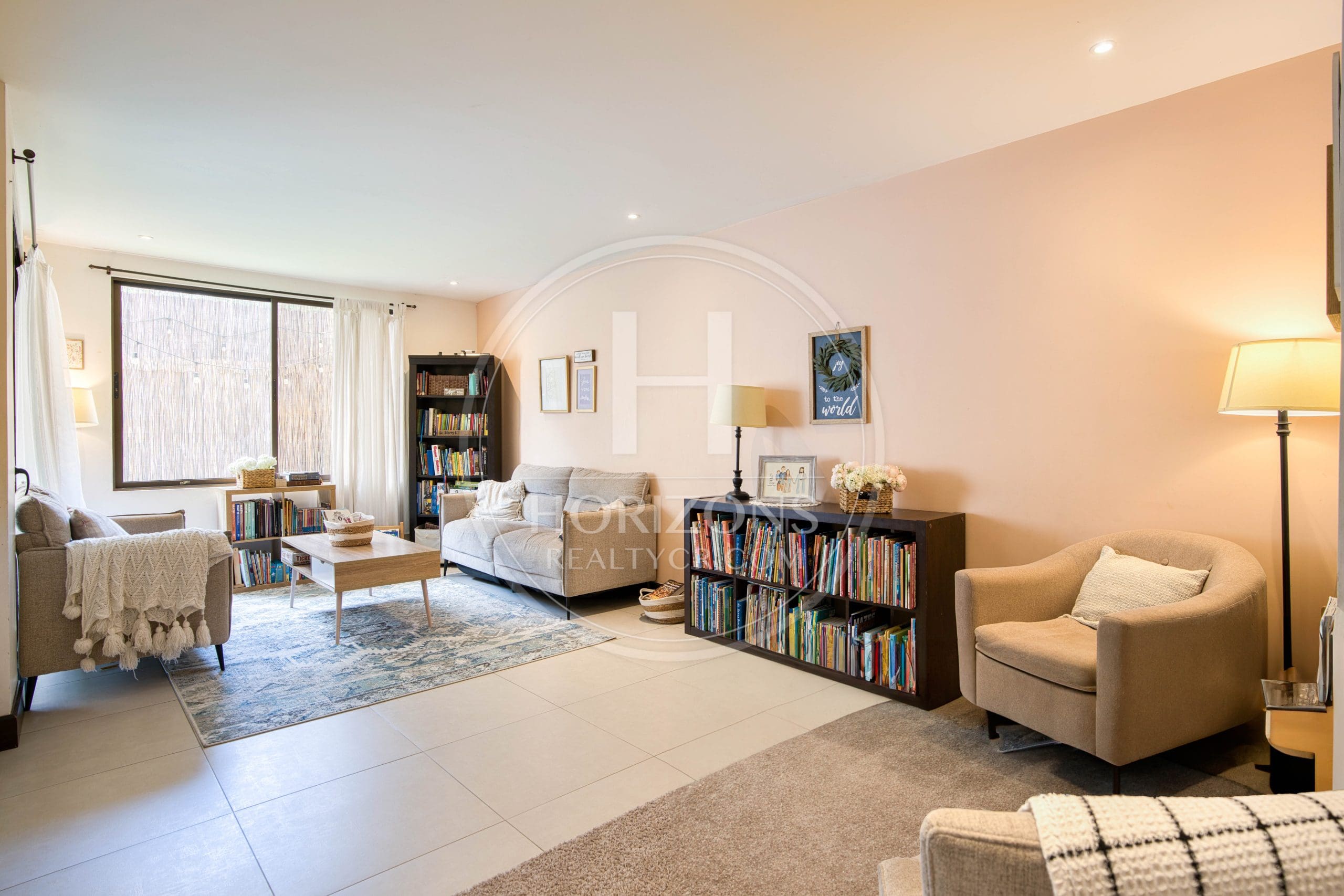Casa en Venta en Condominio La Estefana con 3 Habitaciones Mezanine y 4 Parqueos noj1127