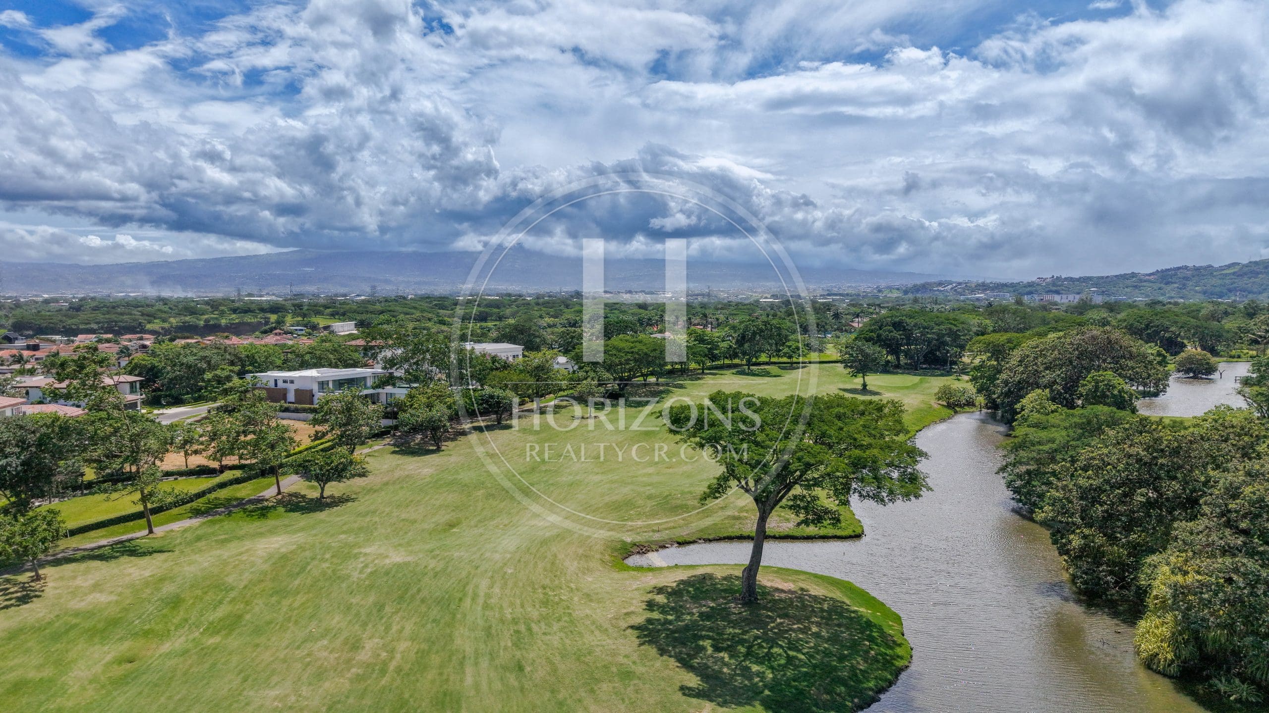 Se Vende Casa de Una Planta en Residencial Valle del Sol en Santa Ana noj1126