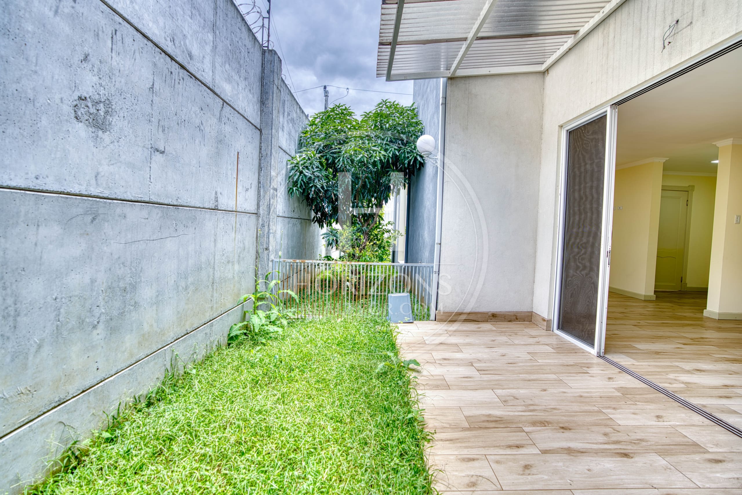 Se Vende Casa Independiente en Curridabat  3 Habitaciones y Oficina noj1128