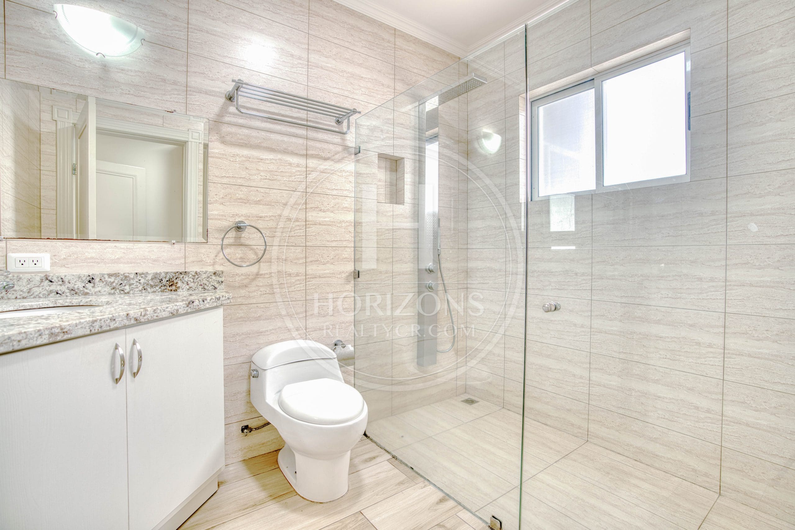 Se Vende Casa Independiente en Curridabat  3 Habitaciones y Oficina noj1128