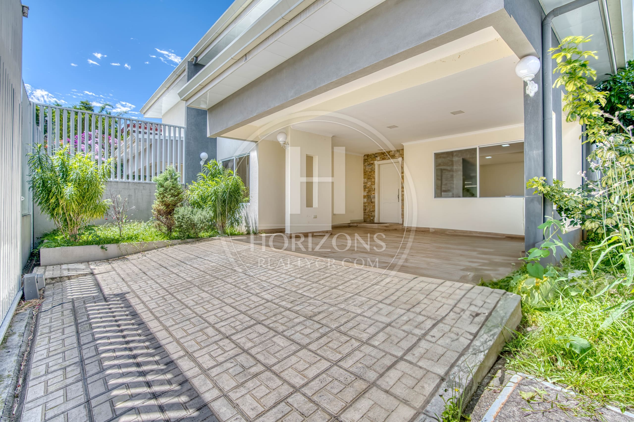 Se Vende Casa Independiente en Curridabat  3 Habitaciones y Oficina noj1128