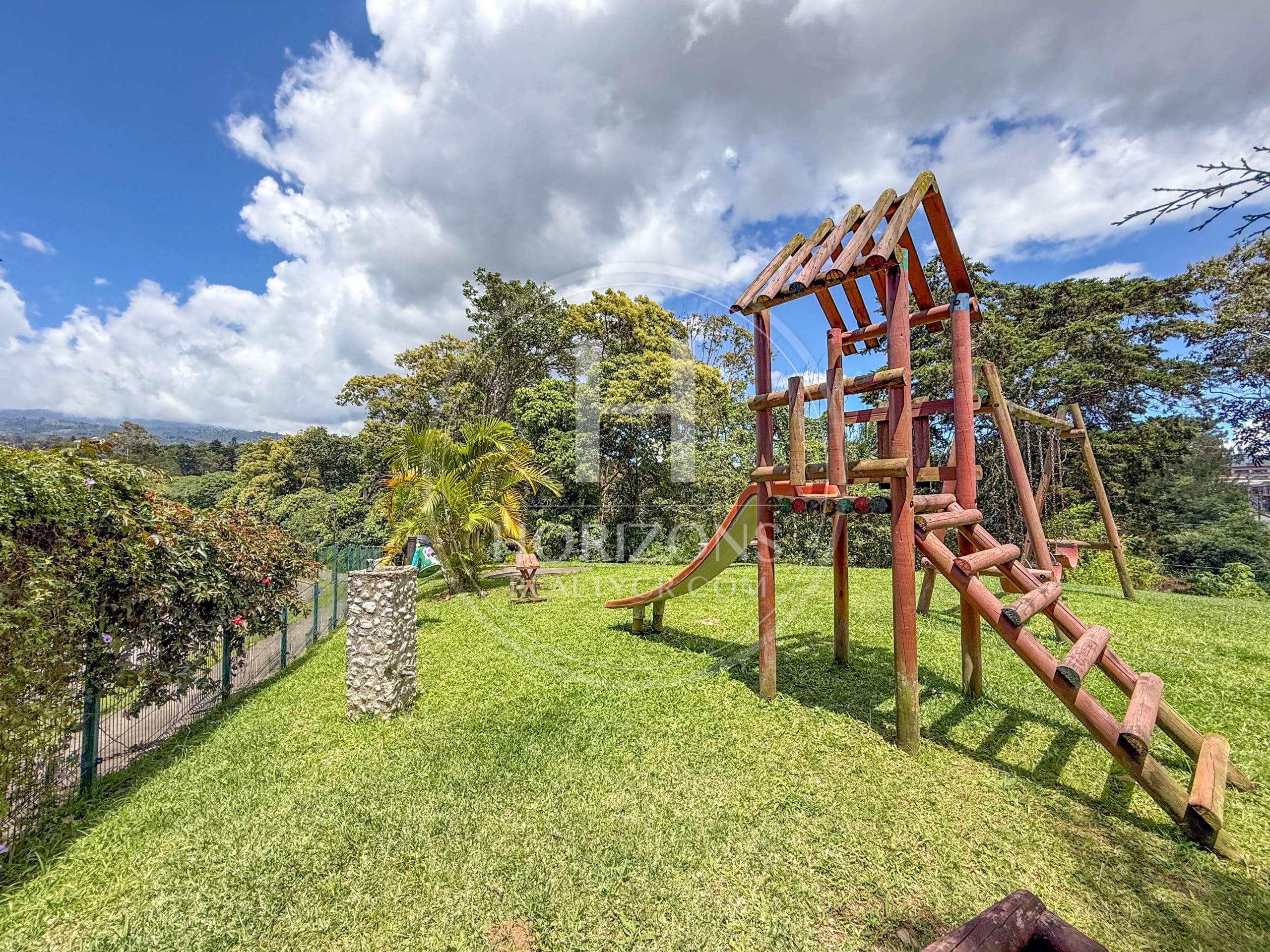 Se Vende Casa Para Estrenar en Condominio Las Rusias Curridabat 4 Habitaciones noj1130or