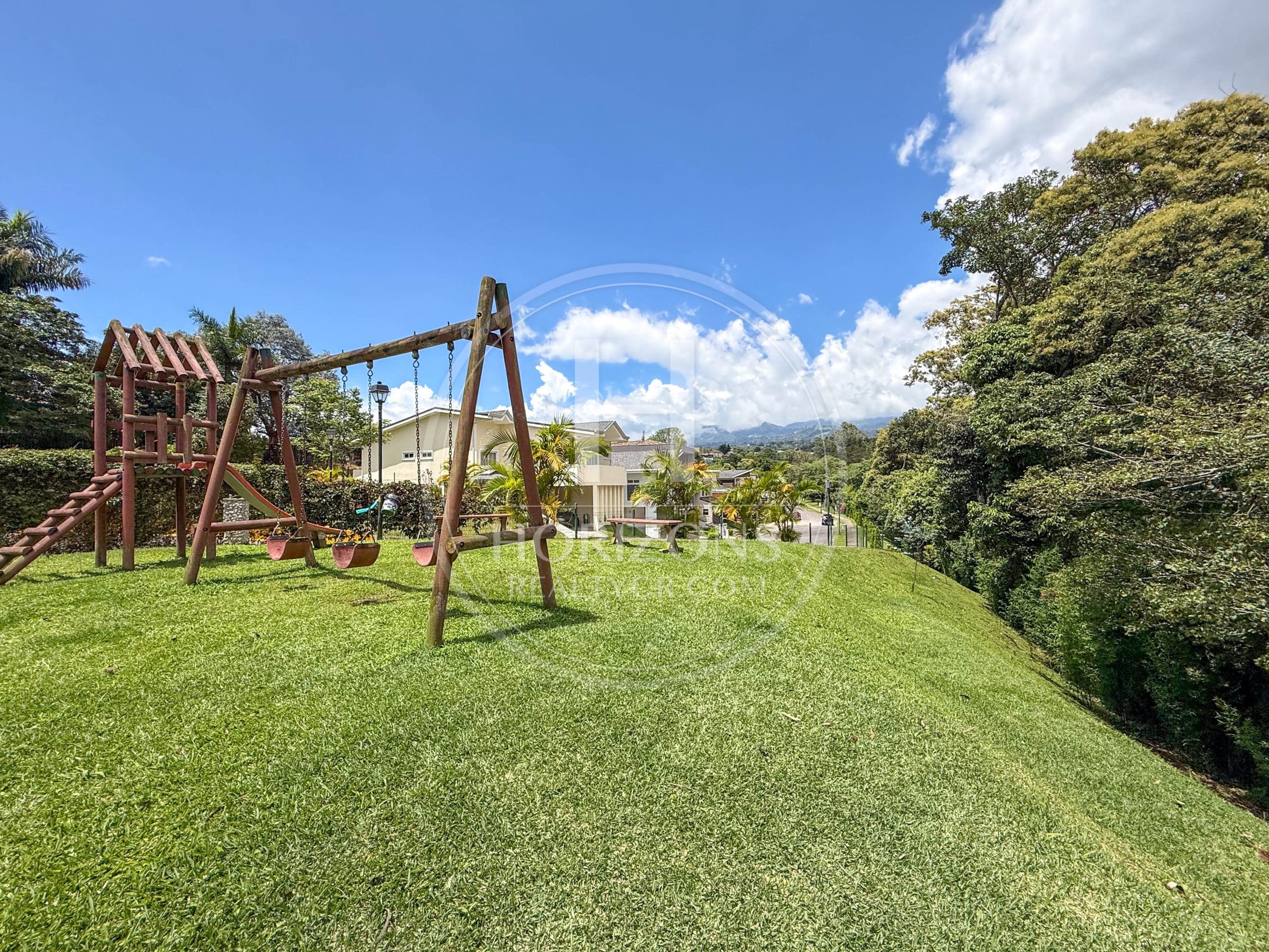 Se Vende Casa Para Estrenar en Condominio Las Rusias Curridabat 4 Habitaciones noj1130or