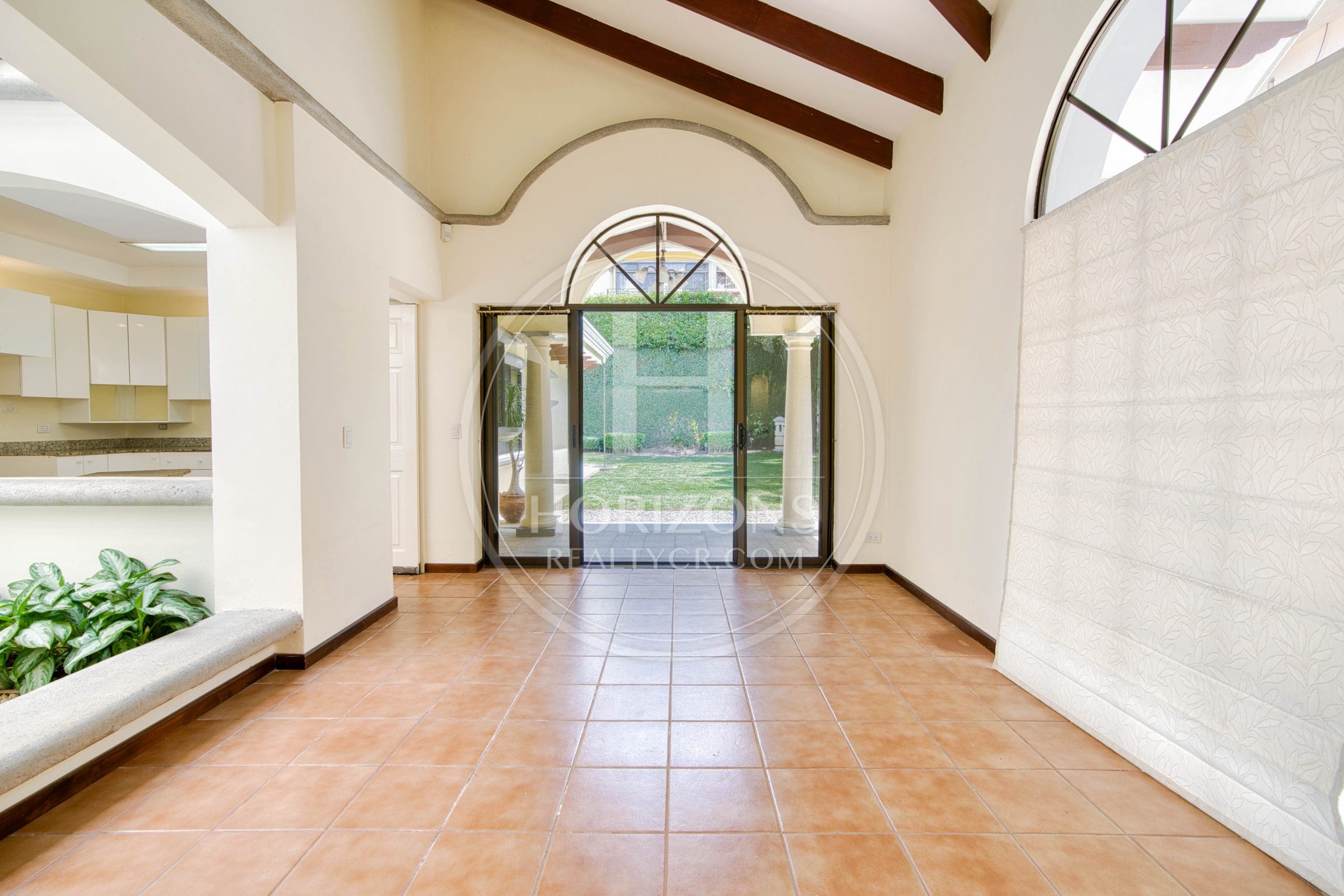 Se Vende Casa de Una Planta en Residencial Valle del Sol en Santa Ana noj1126